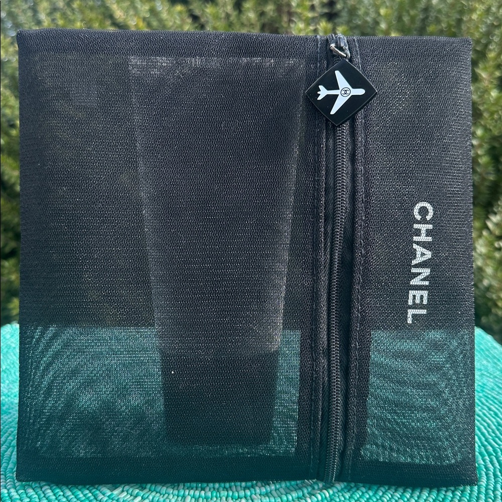 CHANEL Black Mesh Zipper travel Pouch-limited edition-used-good condition. - Picture 16 of 17